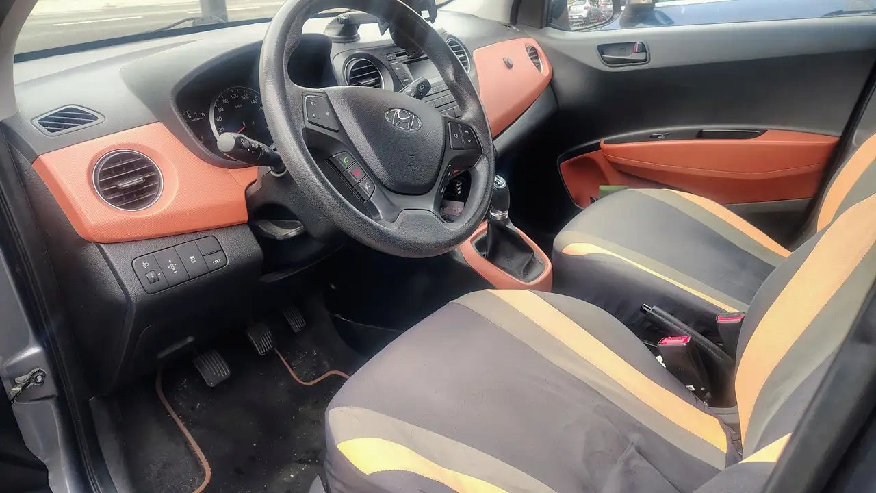 HYUNDAI - I10 (2014 - km 135.000 - Benzina)