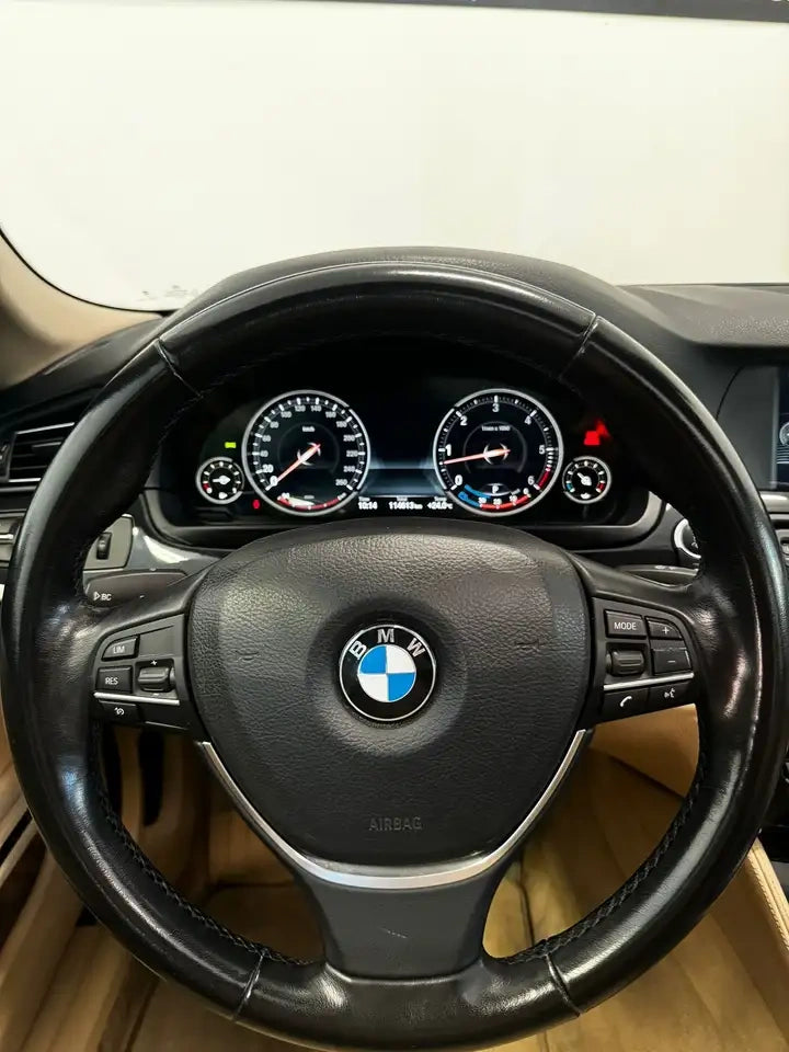 BMW - 530D (2013 - km 114.000 - Diesel)