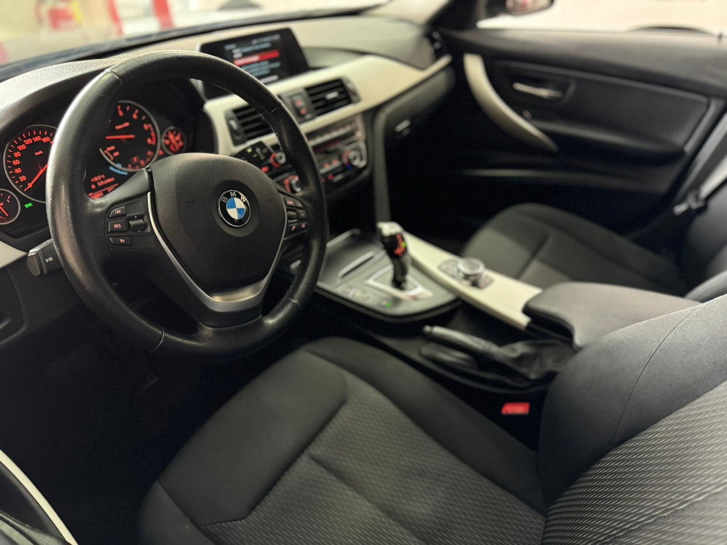 BMW - 318d (2018 - km 168.000 - Diesel)