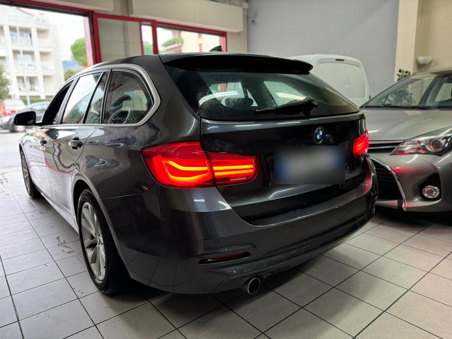 BMW - 318d (2018 - km 168.000 - Diesel)
