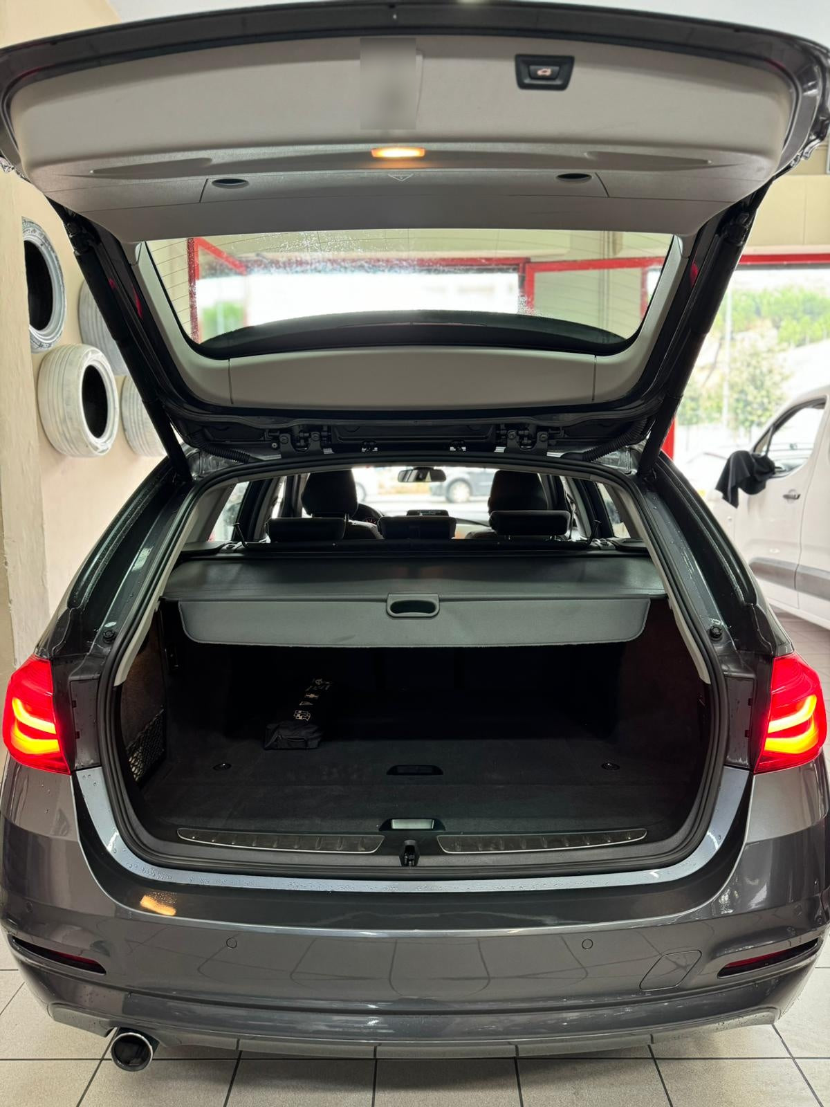 BMW - 318d (2018 - km 168.000 - Diesel)