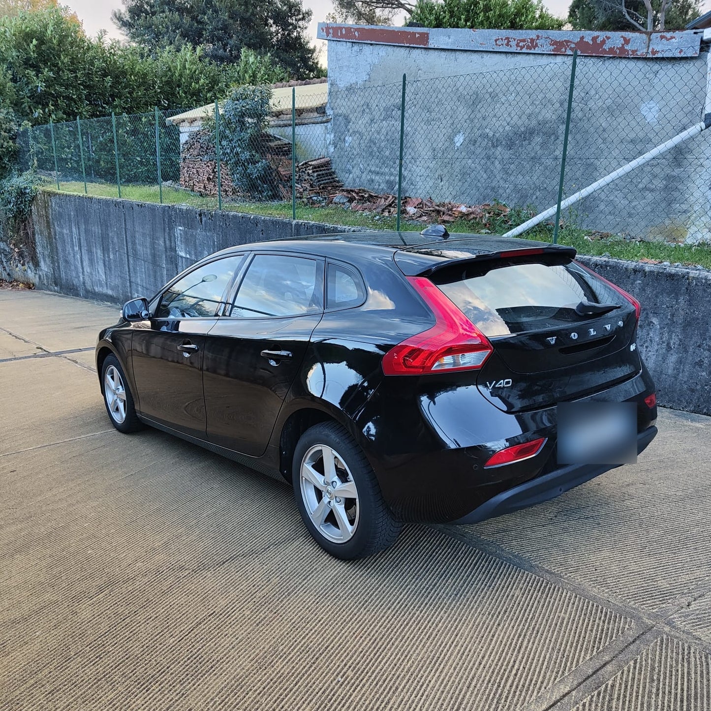 VOLVO - V40 (2018 - km 130.000 - Diesel)