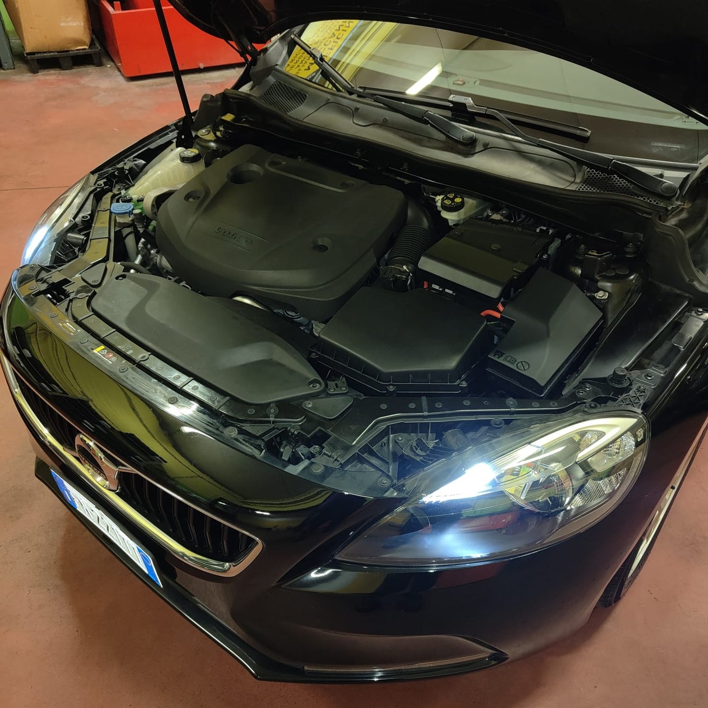 VOLVO - V40 (2018 - km 130.000 - Diesel)
