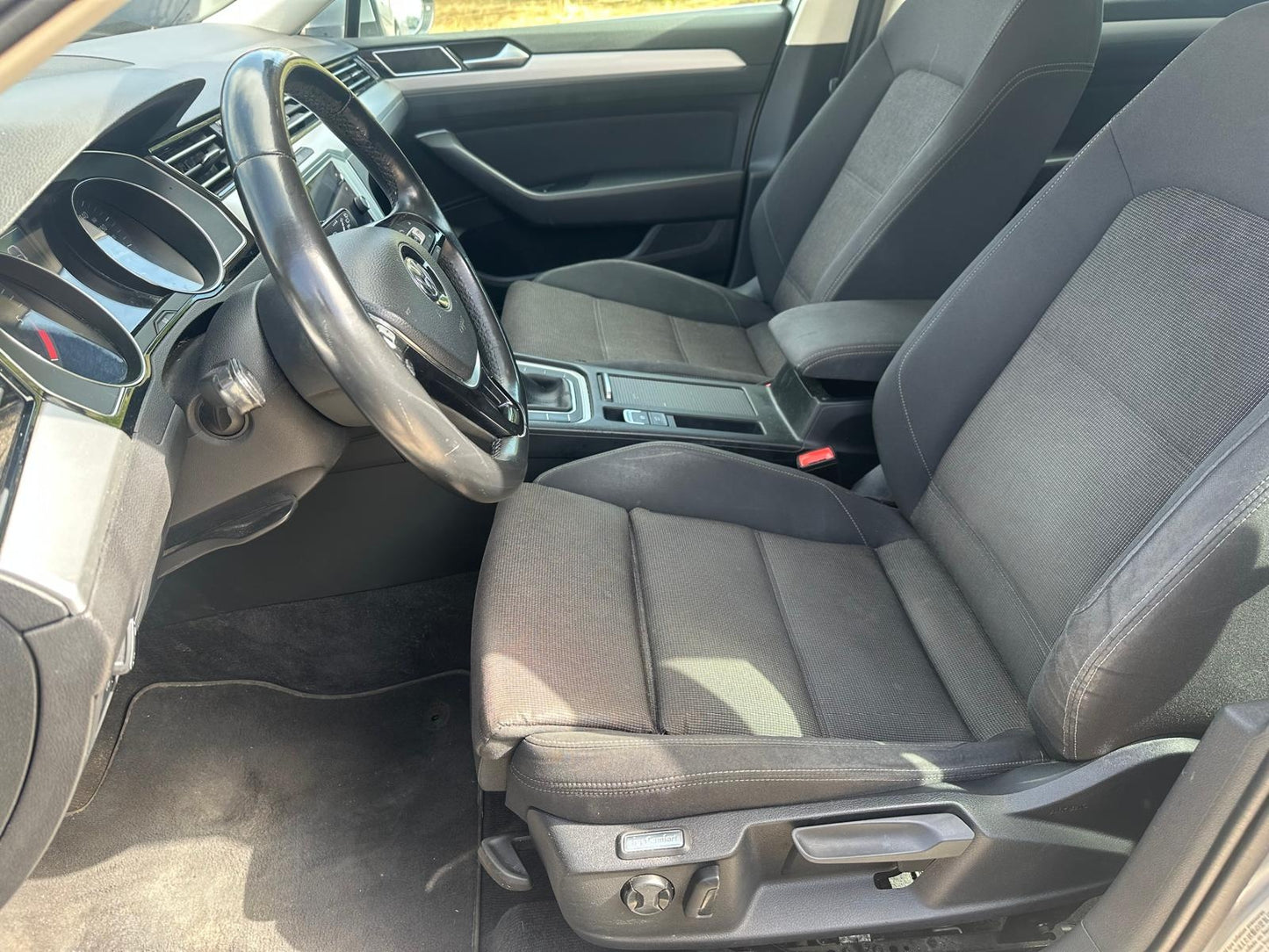 VOLKSWAGEN - PASSAT (2018 - km 170.000 - Diesel)