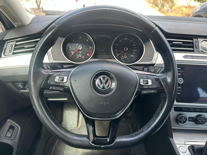 VOLKSWAGEN - PASSAT (2018 - km 170.000 - Diesel)